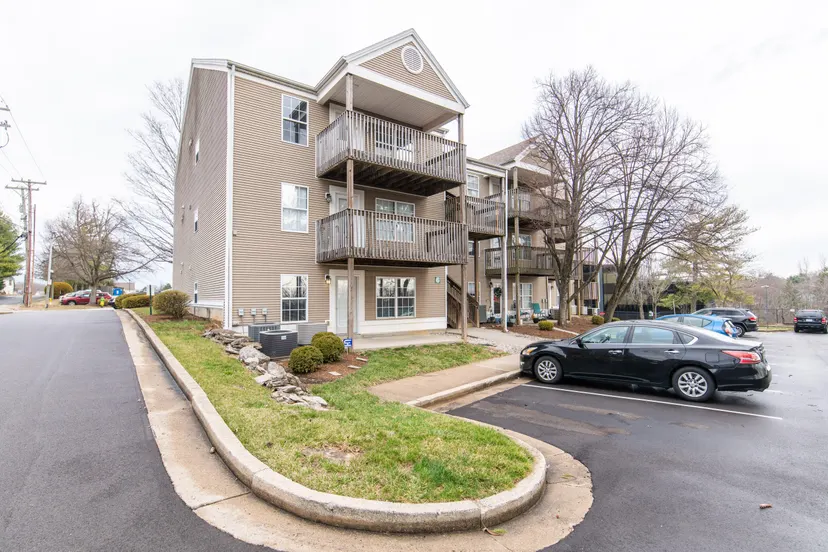 858 Malabu Drive 5000, Lexington, KY 40502 — primary photo