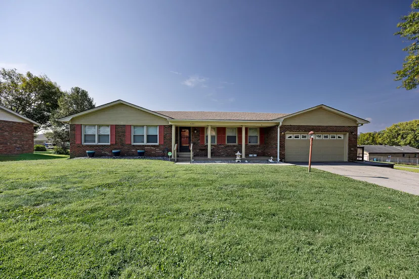430 Carrigan Drive, Danville, KY 40422 — primary photo