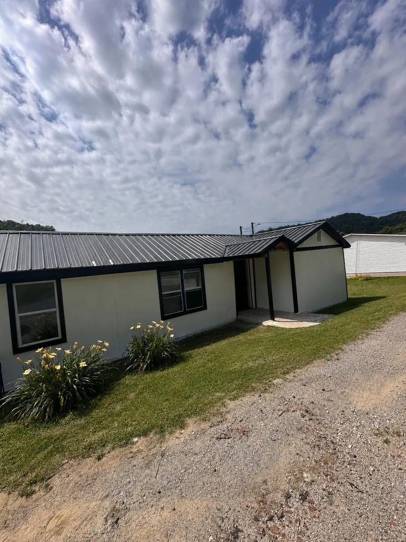 1123 Old 114, Prestonsburg, KY 41653 — primary photo