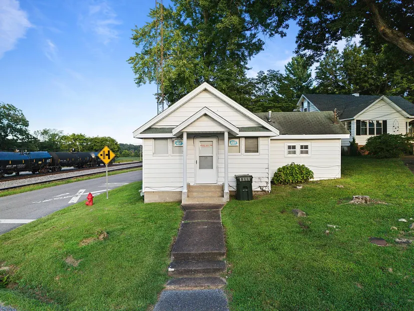 7 Aspen Street, Calvert City, KY 42029 — primary photo