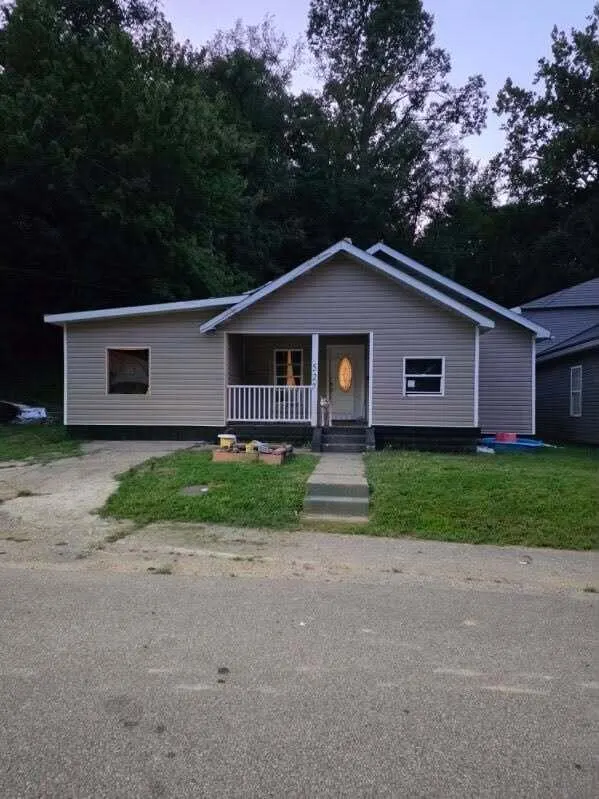 527 N 4th Street, Flatwoods, KY 41139 — primary photo