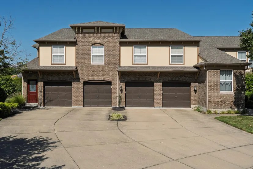 2229 Rolling Hills Drive, Covington, KY 41017 — primary photo
