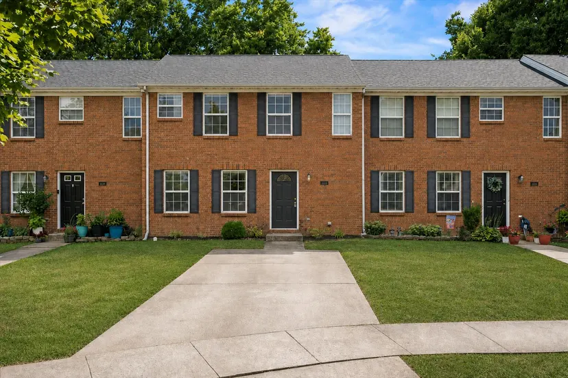 1132 Jonestown Lane, Lexington, KY 40517 — primary photo