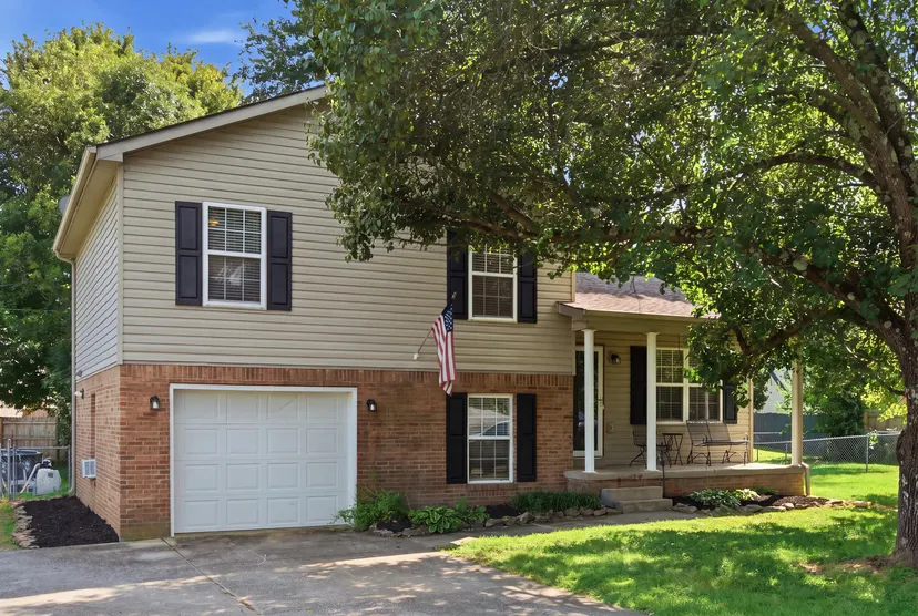 303 Cedar Way, Frankfort, KY 40601 — primary photo