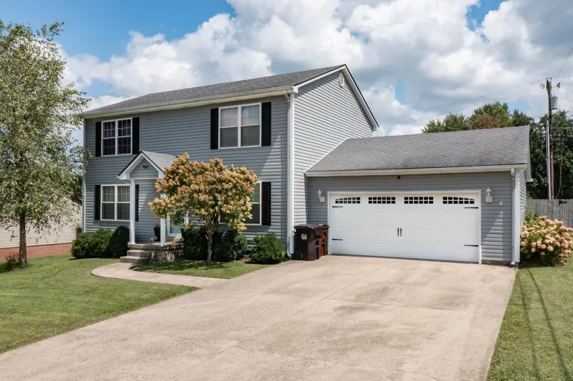 900 N Meadowhill Rd Road, Paris, KY 40361 — primary photo