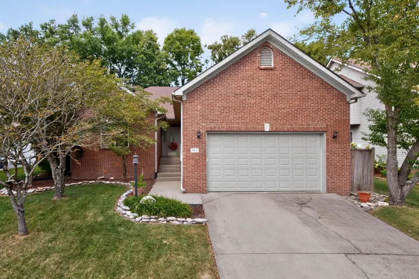 983 Forest Lake Drive, Lexington, KY 40515 — primary photo