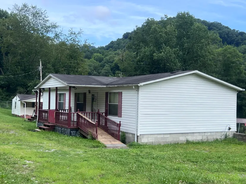 122 Blue Hollow Road, Frakes, KY 40940 — primary photo