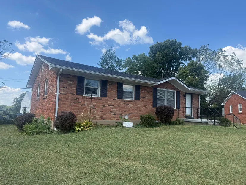 710 Dunes Circle, Lexington, KY 40505 — primary photo